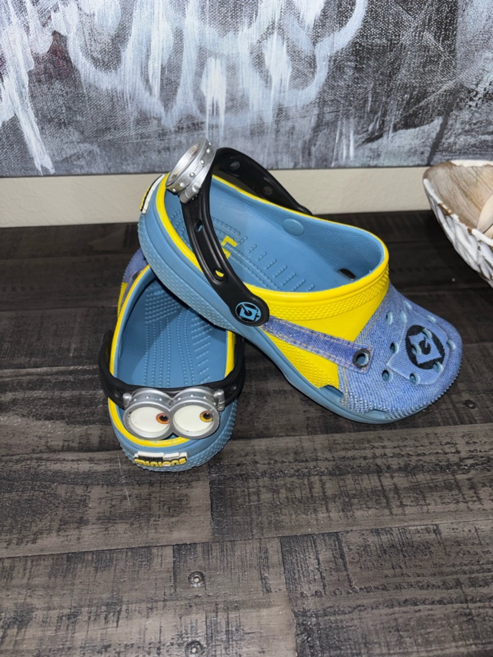 Crocs Kids' Classic Despicable Me Minion Clogs SZ 5 - Picture 4 of 8